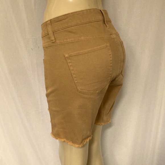 AVA & VIV Jeans Midi Shorts Women’s Size 18W Frayed Hems Golden Color NWOT - Picture 2 of 7